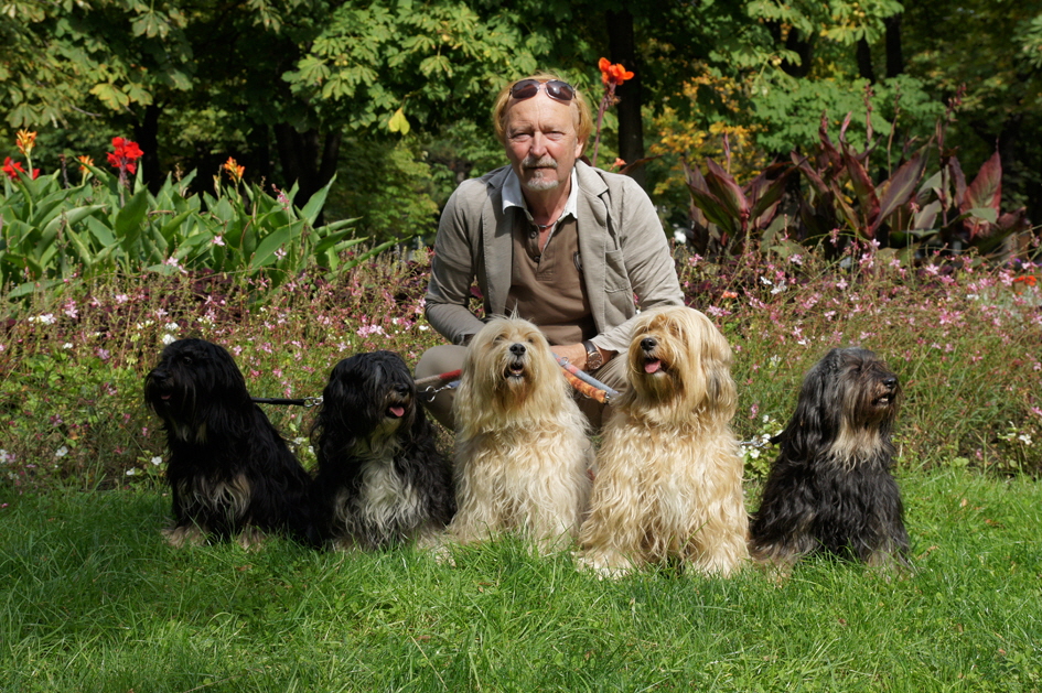 Egon mit Yuma, Dharani, Hira, Jandra und Ka-li (v.l.)